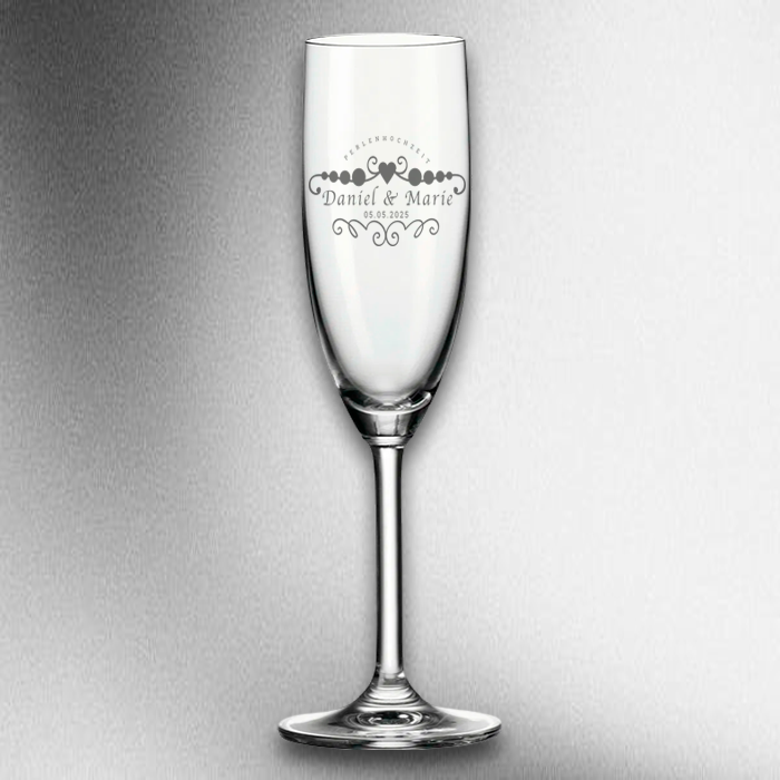 Sektglas „Perlenhochzeit“ – personalisierbar mit Namen & Datum