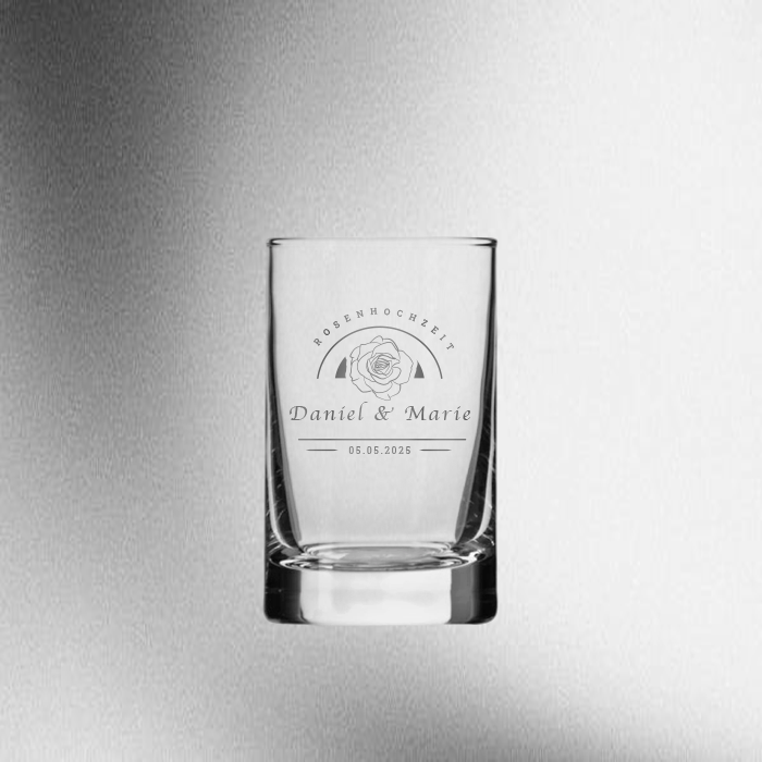Schnapsglas „Rosenhochzeit“ – personalisierbar mit Name & Datum