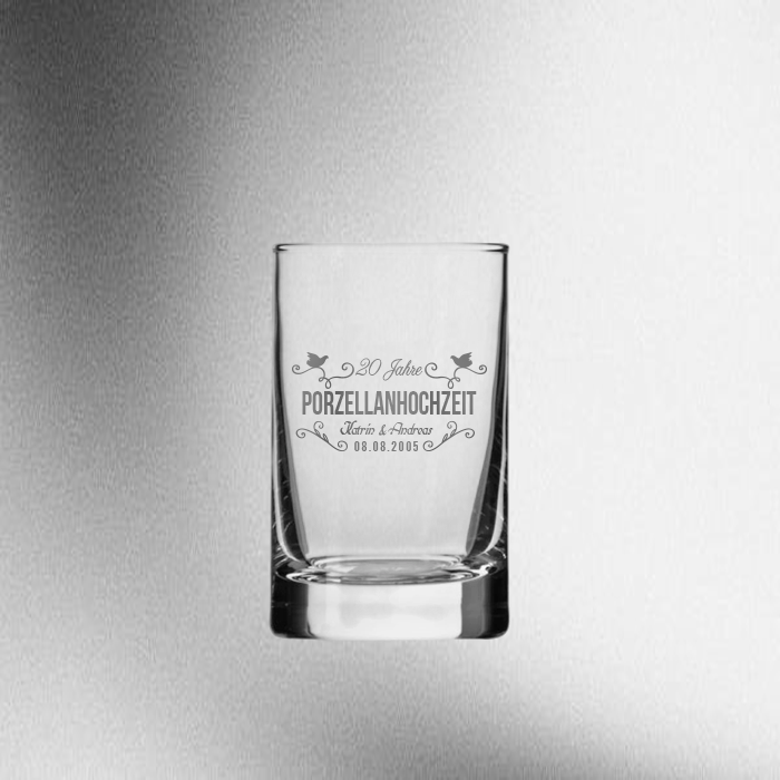 Schnapsglas „Porzellanhochzeit“ – personalisierbar mit Name & Datum