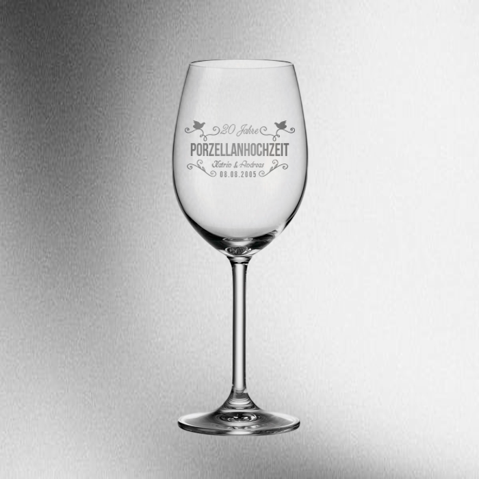 Weinglas „Porzellanhochzeit“ – personalisierbar mit Name & Datum